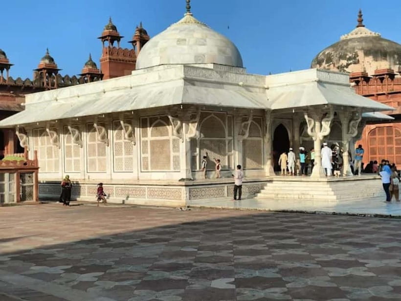 From Agra: Fatehpur Sikri Guided Tour - A manageable but exposed walking tour