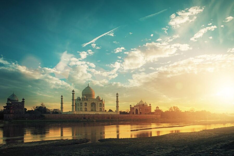 From Agra: Taj Mahal & Agra City Highlights Tour By Car - A one-hour break for Mughlai food
