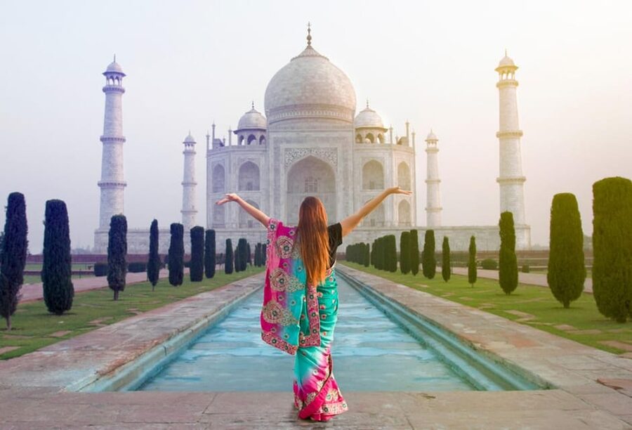 From Delhi/Agra: Taj Mahal Tour with Rental Saree Experience - Making the most of the photo session