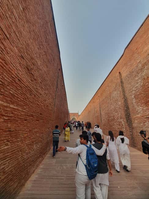 From Delhi: Deluxe Taj Mahal and Agra tour with Luxury Cars - The final Agra stop needs clarification