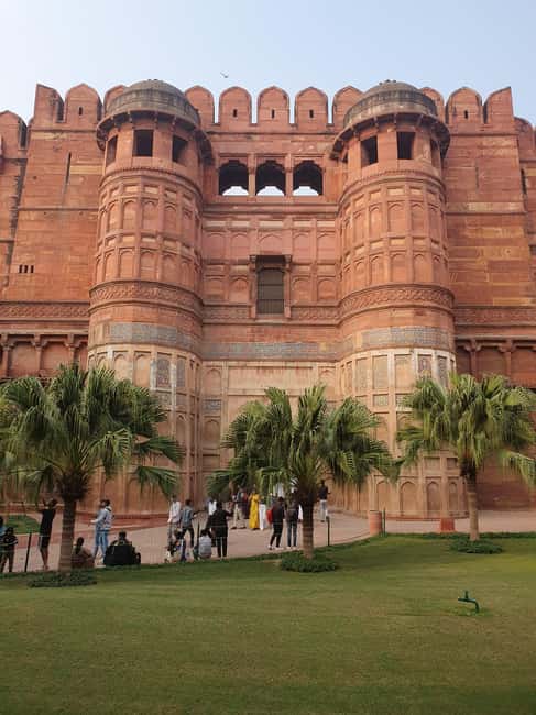From Delhi: Deluxe Taj Mahal and Agra tour with Luxury Cars - Who should book this Agra day trip?