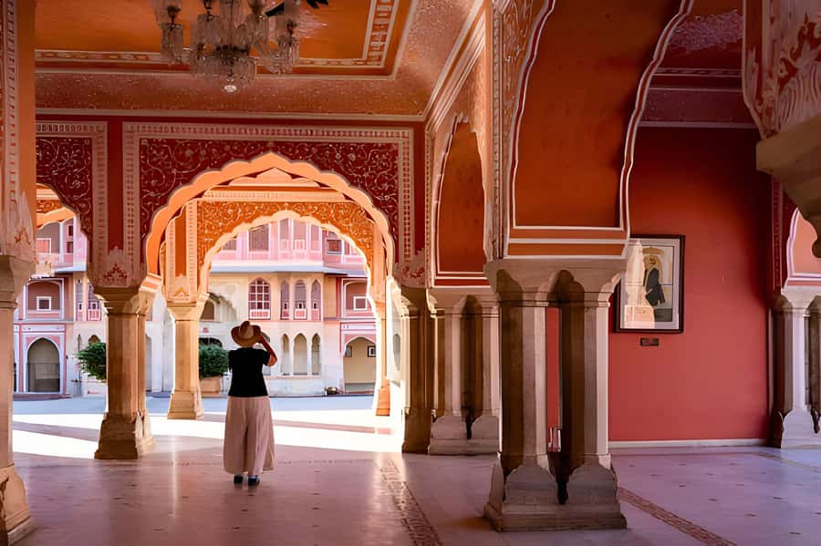 From Delhi: Jaipur Sightseeing Day Tour with Hotel Pickup - Hawa Mahal and Jaipur’s most famous facade