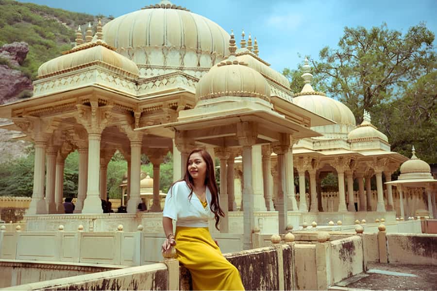 From Delhi: Jaipur Sightseeing Day Tour with Hotel Pickup - Guides, drivers, and the service that shapes the day