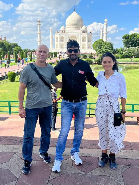 From Delhi: One Day Trip To Taj Mahal, Agra Fort & Baby Taj - Arriving at the Taj Mahal