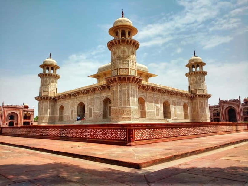 From Delhi:Overnight Taj Mahal Tour by Car with 5-Star Hotel - A 6 a.m. start for the Taj Mahal