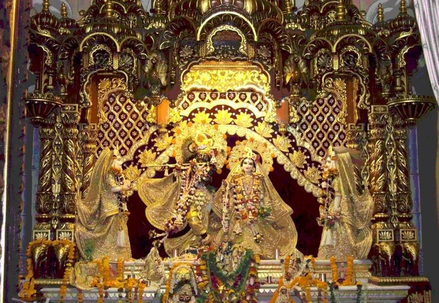 From Delhi: Private 1-day Mathura and Vrindavan Tour by Car - Dwarkadhish Temple and the Yamuna River