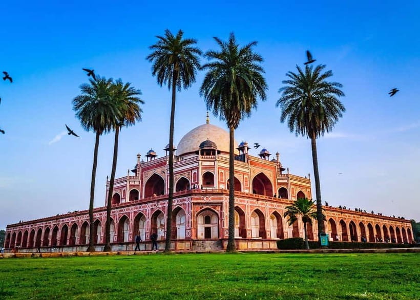 From Delhi: Private 5-Day Golden Triangle Tour Love Triangle - Day 4: Jaipur’s water palace, royal court, and observatory