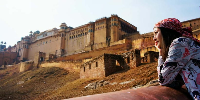 From Delhi: Private Full-Day Jaipur Highlights Tour - Jal Mahal and Galta Ji, two very different Jaipur stops