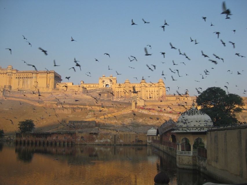From Delhi: Private Jaipur & Amber Fort Guided Tour by Car - A traditional Rajasthani lunch in Jaipur