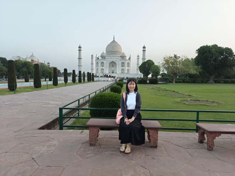 From Delhi: Private Layover Taj Mahal Day Tour By Car - What the guides add to a fast visit