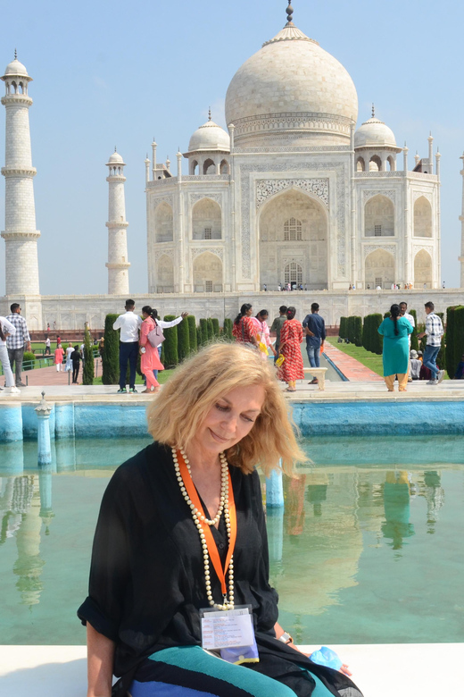 From Delhi: Private Taj Mahal & Agra Tour with 5-Star Lunch - A 5-star meal, if your option includes it