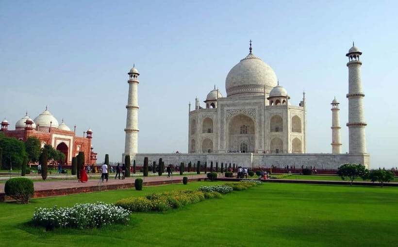 From Delhi: Private Taj mahal and Agra Fort with Car Tour - Lunch, a break, and the shopping stop