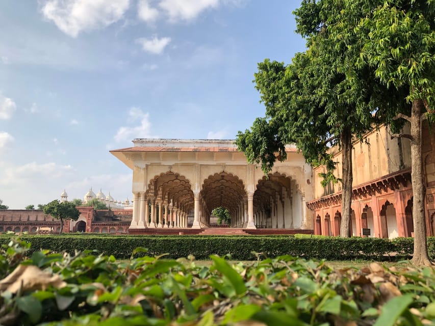 From Delhi: Private Taj mahal and Agra Fort with Car Tour - Guides, stories, and the human side of Agra