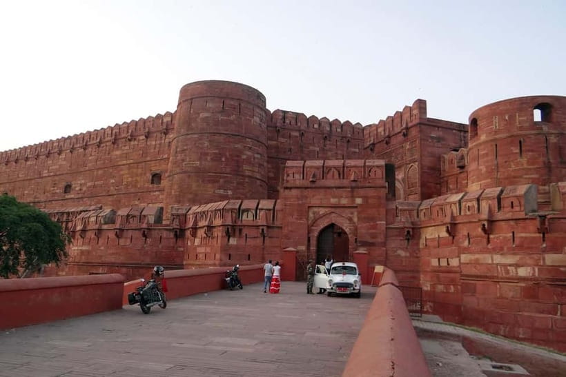From Delhi: Private Taj Mahal & fatehpur Sikri Day Trip - Should you book the Taj Mahal, Agra Fort, and Fatehpur Sikri tour?
