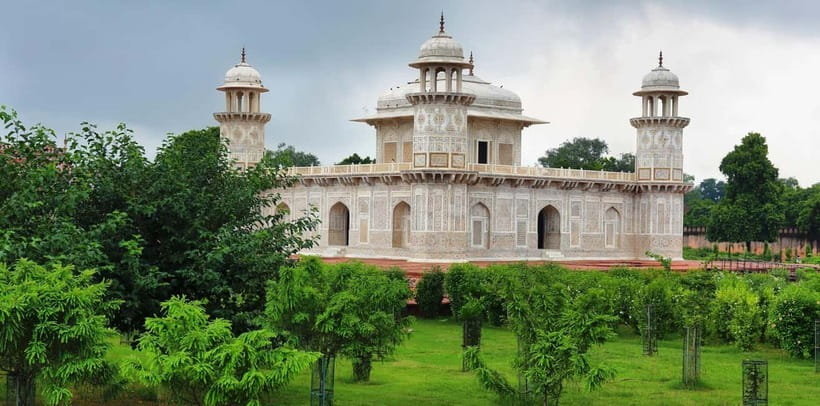 From Delhi: Same Day Priavte Taj Mahal Tour - Lunch in Agra, with the bill separate
