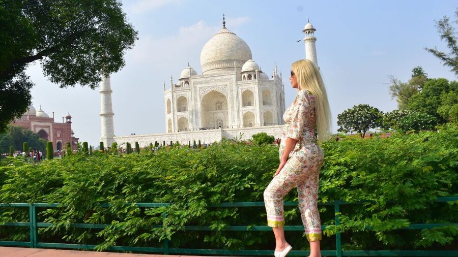 From Delhi: Same Day Taj Mahal & Agra Day Tour by Car - Pickup in Delhi and the Expressway ride