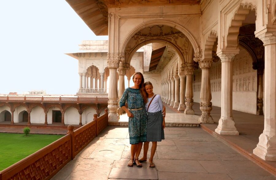From Delhi: Same Day Taj Mahal Trip By India's Fastest Train - Lunch is a pause, not an all-inclusive benefit