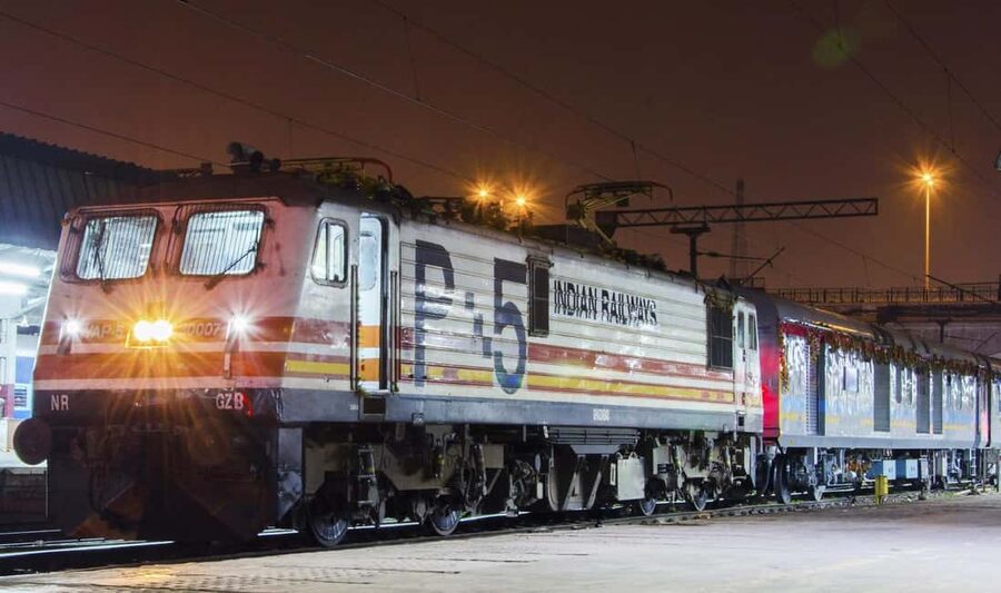 From Delhi: Same Day Taj Mahal Trip By India's Fastest Train - The return to Delhi is comfortable, but the day is long