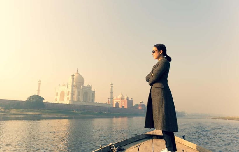 From Delhi: Sunrise Taj Mahal Tour To Agra - A comfortable breakfast break at the DoubleTree