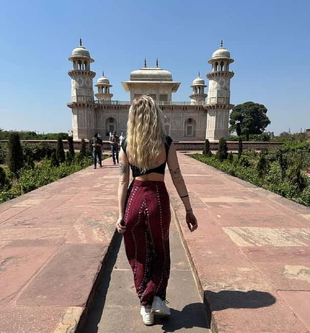 From Delhi: Taj Mahal & Agra With Fatehpur Sikri Day Tour - Fatehpur Sikri, the afternoon surprise