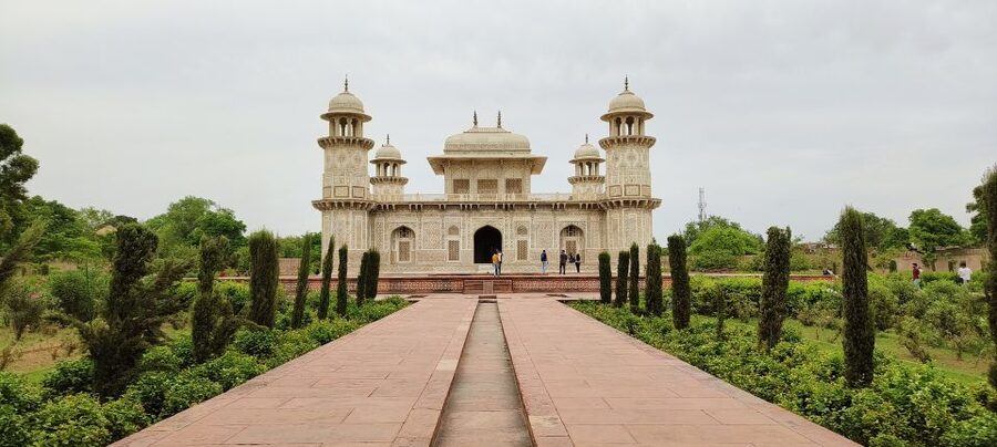 From Delhi : Taj Mahal and Agra Fort Tour By Private Car - Booking details that affect the value