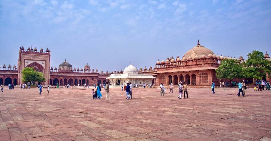 From Delhi: Taj Mahal Sunrise, Agra Fort & Baby Taj Day Tour - Reading Agra Fort beyond its red walls