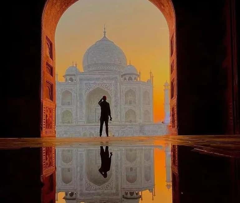 From Delhi: Taj Mahal Sunrise , Agra Fort & Baby Taj Tour - Breakfast or lunch at a 5-star hotel