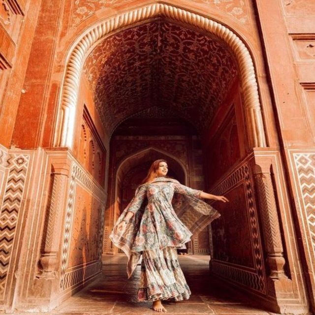 From Jaipur: All Inclusive Taj Mahal & Agra Fort Day Trip - Entering the Taj Mahal with a local guide