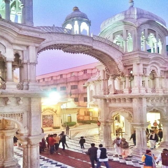 From Jaipur: All Inclusive Taj Mahal & Agra Fort Day Trip - Taking your time inside the Taj Mahal grounds