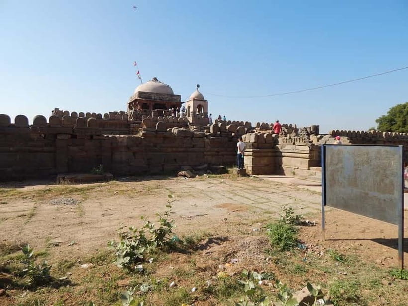 From Jaipur: Day Trip to Chand Baori and Bhangarh Fort - Why Chand Baori is worth the three-hour drive