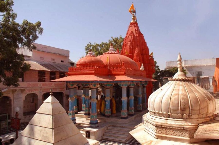 From Jaipur : Private Ajmer Pushkar Tour by Cab - Other Pushkar temples and local customs