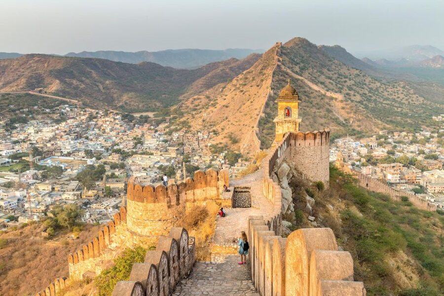 From Jaipur: Private Amber Fort, Jal Mahal and More Car Tour - A Jaipur lunch and time for shopping
