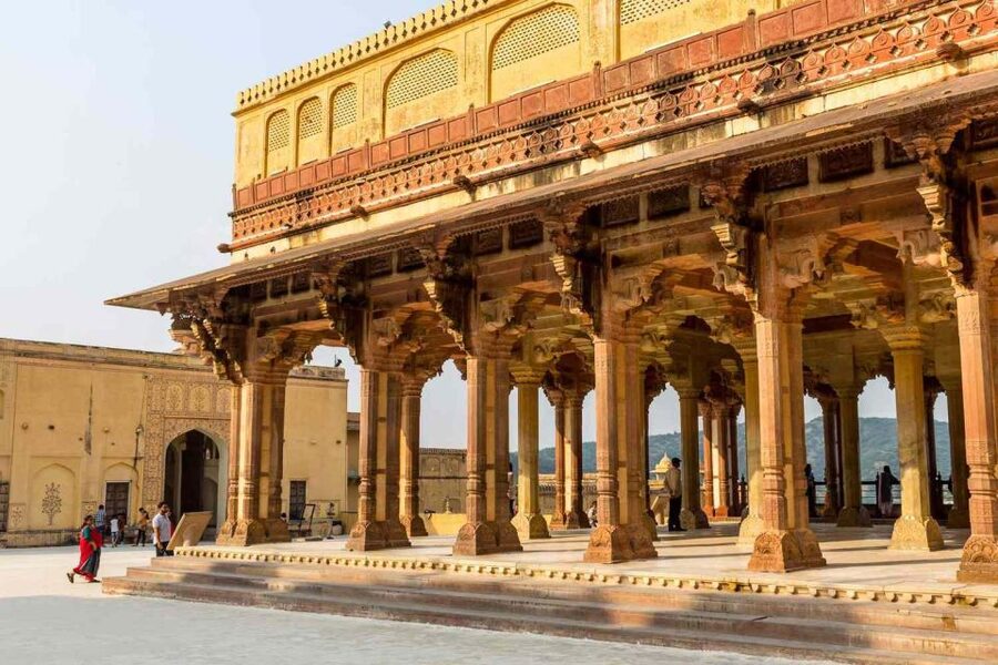 From Jaipur: Private Amber Fort, Jal Mahal and More Car Tour - What the private guide adds