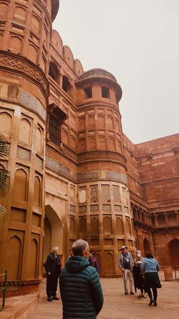 From Jaipur: Private Tajmahal Sunrise & Agra CityTour By Car - Agra Fort and the view across the river
