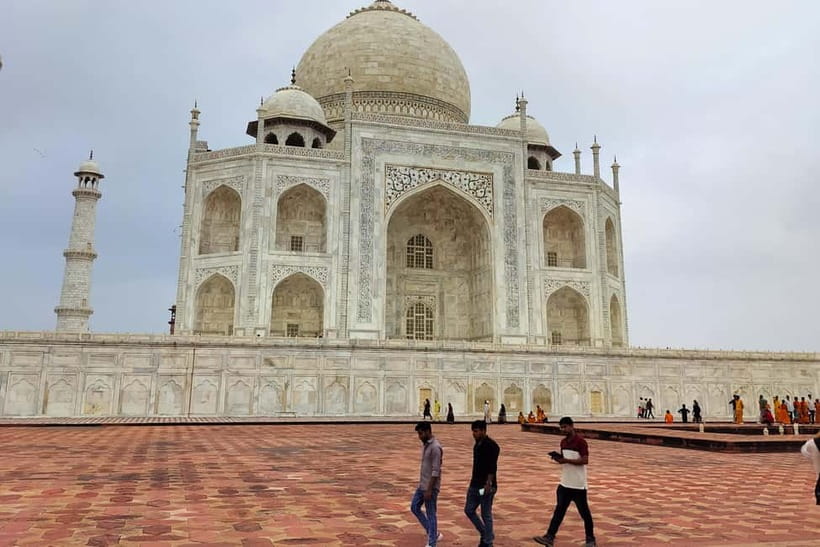 From Jaipur: Taj Mahal, Agra Fort, Baby Taj Day Trip by Car - Riding in a private car from Jaipur