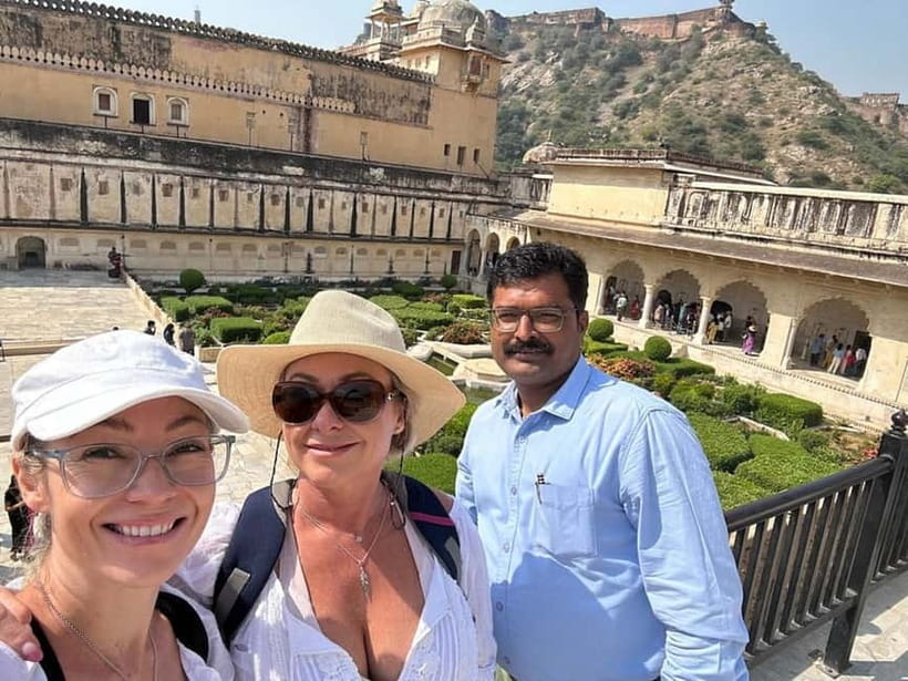 From New Delhi: Jaipur Guided City Tour with Hotel Pickup - Amber Fort and the Amer hill country