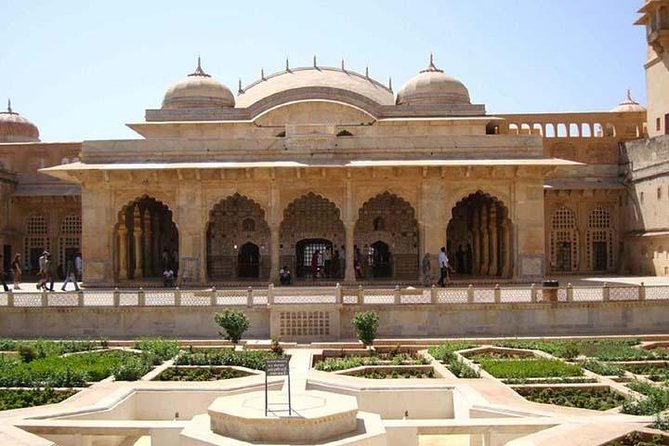 Full-Day Jaipur City Tour with Amber Fort and City Palace - Private guiding is the strongest part of the package