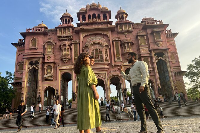 Full-Day Jaipur City Tour with Guide - Hawa Mahal: the quick stop with the big view