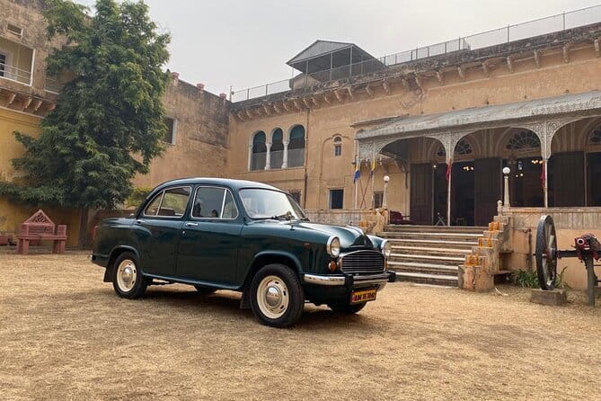Full day Jaipur sightseeing tour by tuk tuk. - Panna Meena ka Kund and Jal Mahal: two short but photogenic stops