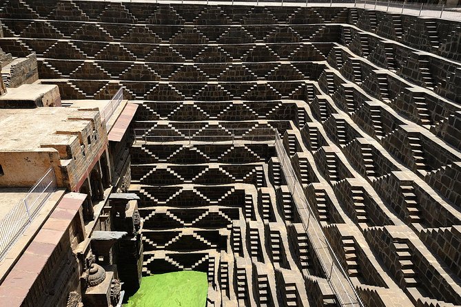 Guided Fatehpur Sikri & Abhaneri Tour From Agra To Jaipur By Car - The road to Abhaneri and Chand Baori