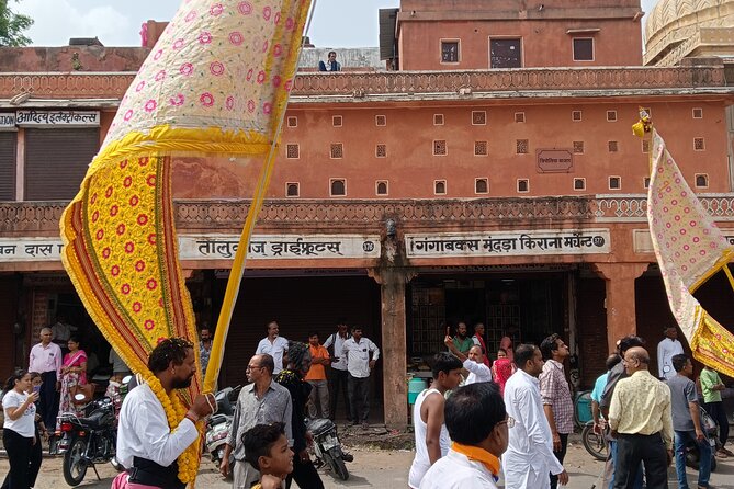 Guided Morning E-Rickshaw Ride with Food Tasting at Jaipur - Govind Dev Ji Temple, flowers, vegetables, and local morning life
