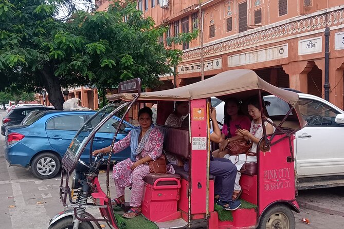Guided Morning E-Rickshaw Ride with Food Tasting at Jaipur - Ram Niwas Garden and Albert Hall in quiet morning light