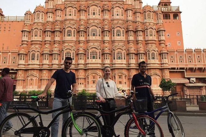 I Bike Inside Jaipur - A quiet prayer at Govind Devji Temple