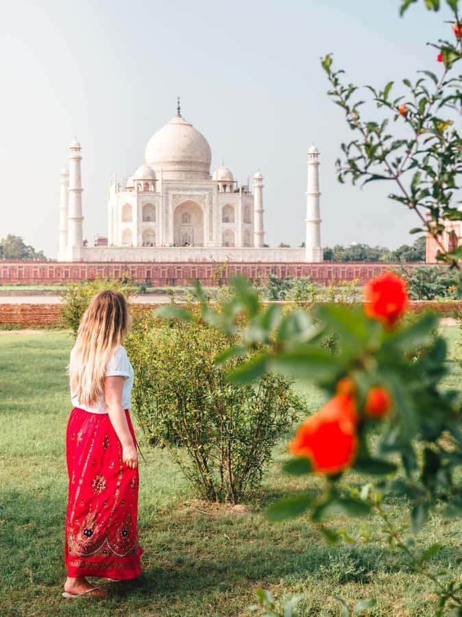 India: Premier High Value Taj Mahal Tickets with Transfers - Timing, Friday closures, and practical planning