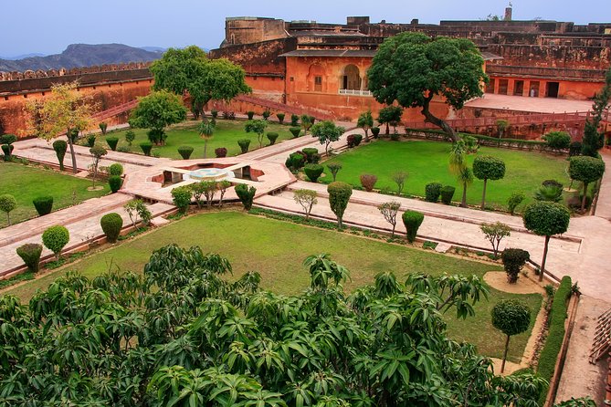Jaipur Amer Fort, Jal Mahal & Stepwell Private Half-Day Tour - Panna Meena ka Kund and its geometric stairs