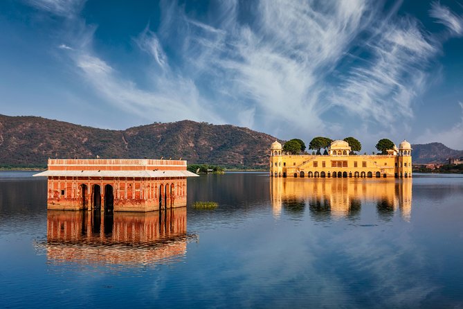 Jaipur Amer Fort, Jal Mahal & Stepwell Private Half-Day Tour - Jaigarh Fort and the Jaivana cannon