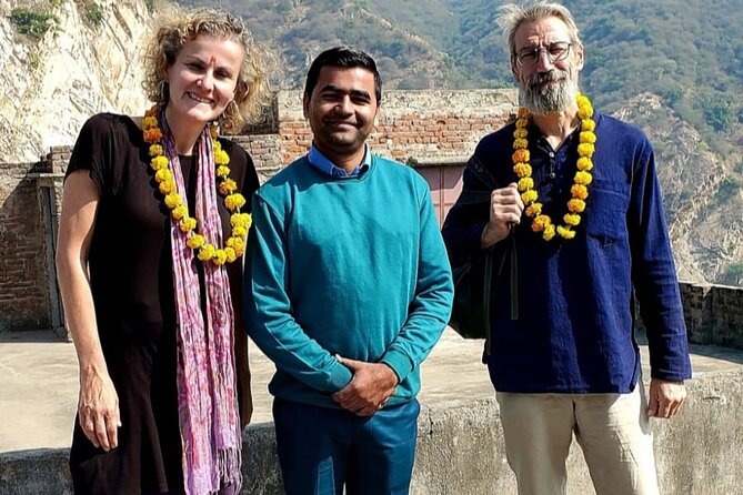 Jaipur Car tour with English driver - Gaitore offers quieter royal architecture