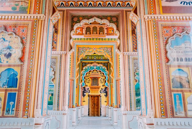 Jaipur City Palace, Hawa Mahal & Jantar Mantar Private Tour - Hawa Mahal and the famous honeycomb facade