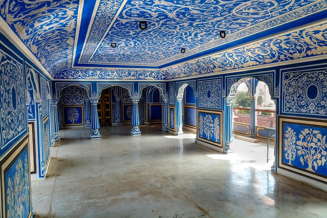 Jaipur City Palace, Hawa Mahal & Jantar Mantar Private Tour - Patrika Gate: a short, colorful change of pace