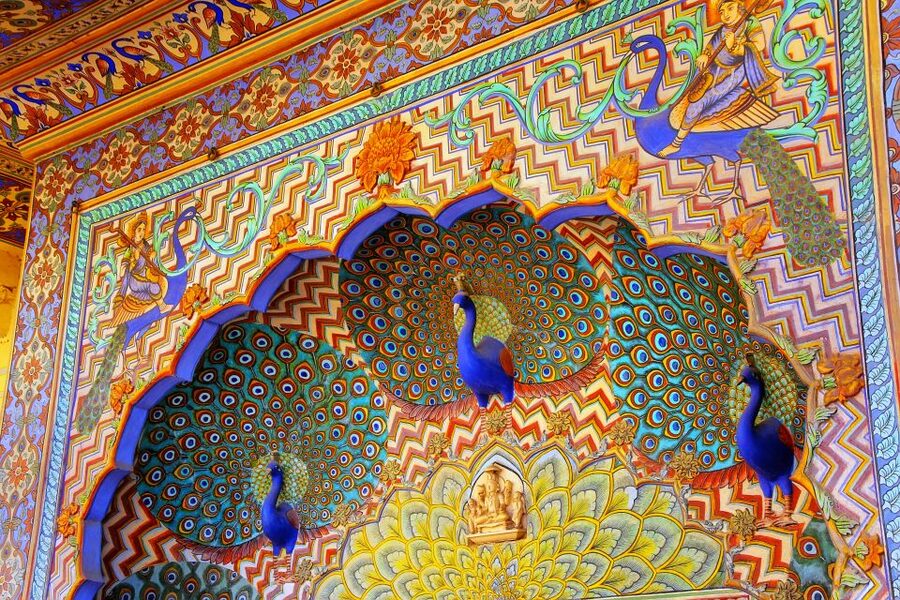Jaipur City Tour: City Palace, Jantar, Hawa & Jal Mahal - Lunch at a local restaurant: useful, but check your option